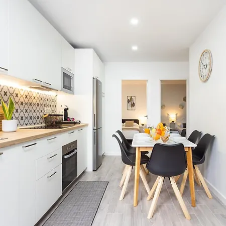 Tenohomes Sunny Terrace & Private Pool Semesterbostad *