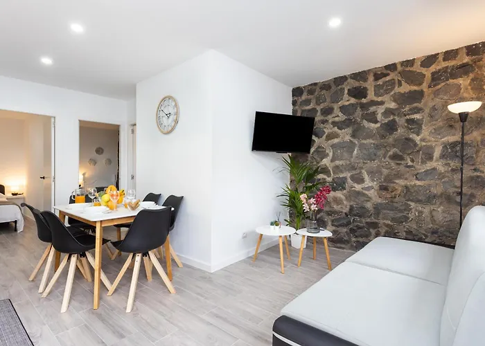 Tenohomes Sunny Terrace & Private Pool Semesterbostad